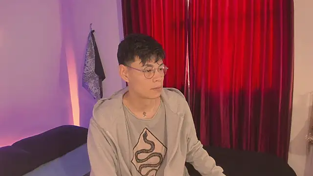 estmonnn online show from November 15, 2025, 9:19 pm