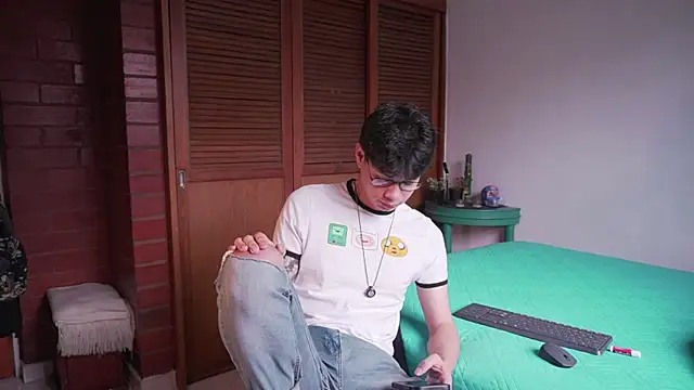 estmonnn online show from March 28, 2026, 7:37 pm