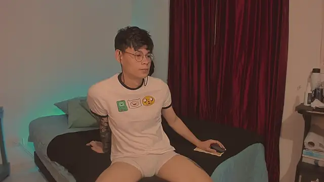 estmonnn online show from December 2, 2025, 11:17 pm