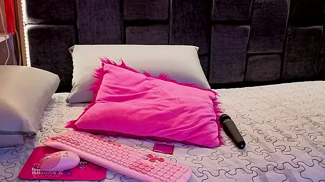 Im-Lola online show from March 1, 2026, 10:15 am