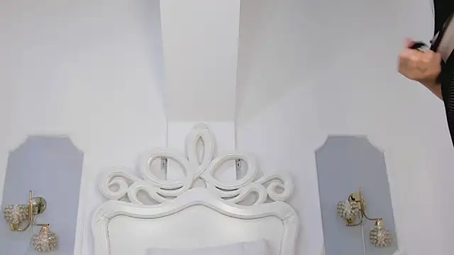 roxana scott1 online show from February 25, 2026, 3:40 am