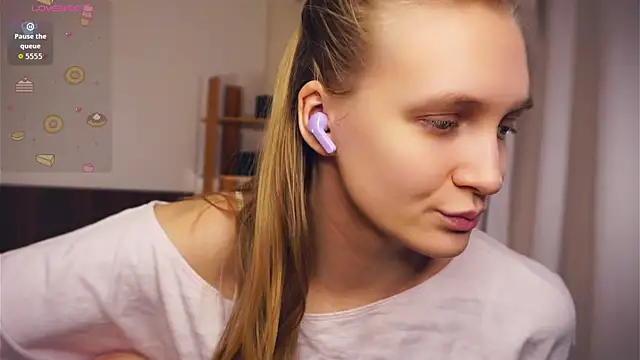 DierdreJacobsohn online show from November 25, 2025, 6:36 am