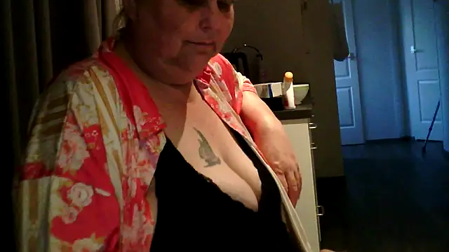 Sylviastar46 online show from June 1, 2026, 7:35 pm