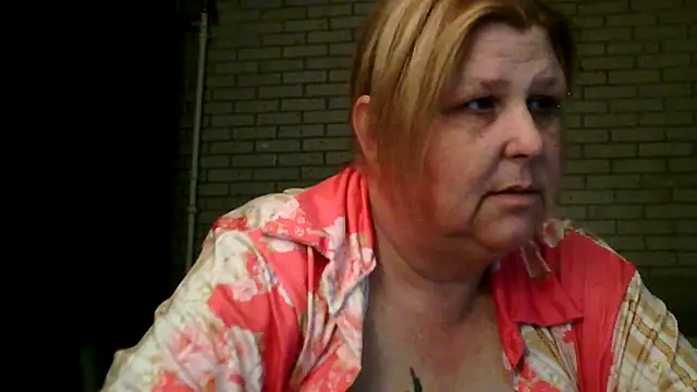 Snapshot of Sylviastar46 chatting on April 18, 2026, 7:58 pm Sylviastar46 online show from April 18, 2026, 7:58 pm