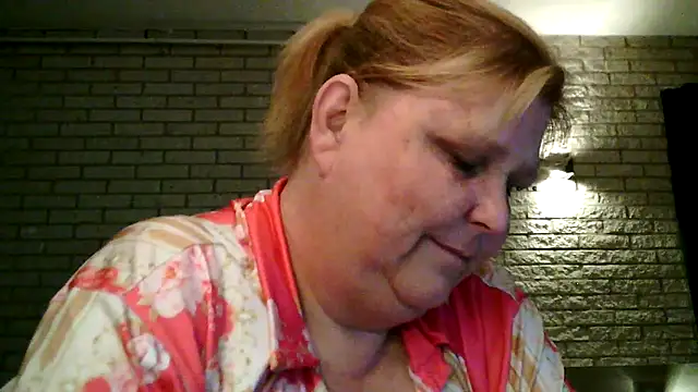 Snapshot of Sylviastar46 chatting on April 17, 2026, 7:49 pm Sylviastar46 online show from April 17, 2026, 7:49 pm