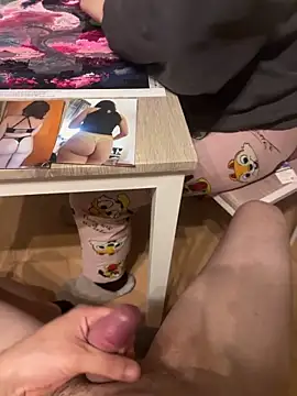 Teeny-Slut18 online show from June 10, 2026, 7:59 pm