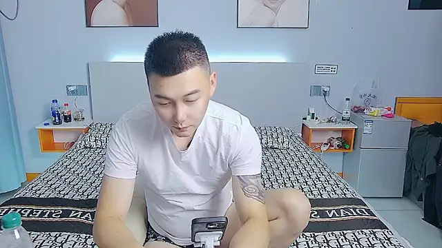 xiao8787 online show from November 1, 2025, 12:21 pm