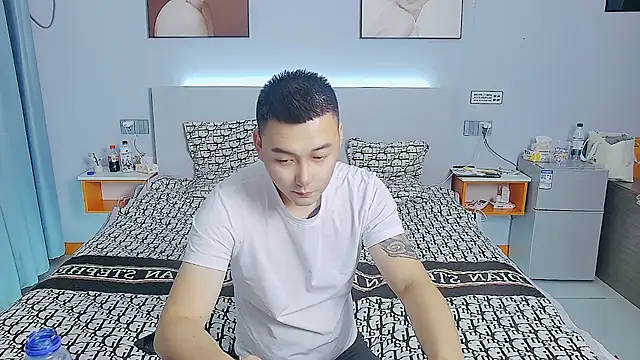 xiao8787 online show from November 3, 2025, 1:47 pm