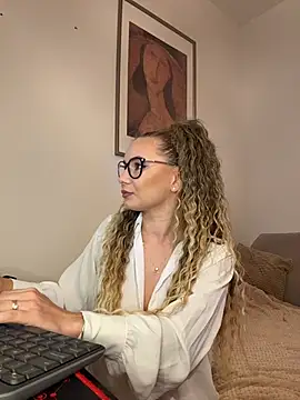 AlessiaCreed online show from November 1, 2025, 9:52 pm