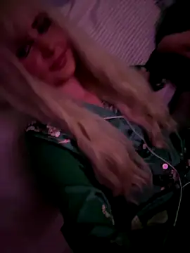 Snapshot of Anastasia-Ro chatting on November 7, 2025, 9:08 pm Anastasia-Ro online show from November 7, 2025, 9:08 pm