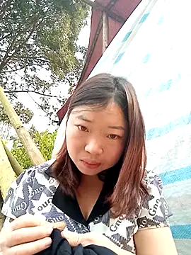 julybe online show from March 27, 2026, 8:59 am