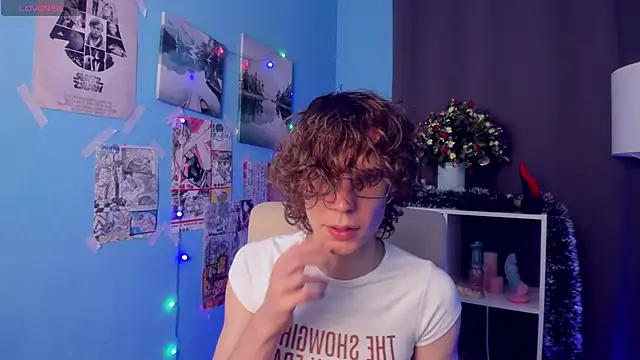 Snapshot of LeoBensyten chatting on December 1, 2025, 1:56 pm LeoBensyten online show from December 1, 2025, 1:56 pm