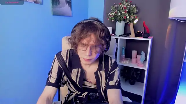 Snapshot of LeoBensyten chatting on November 11, 2025, 11:53 pm LeoBensyten online show from November 11, 2025, 11:53 pm