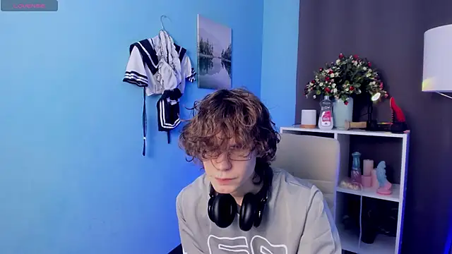 Snapshot of LeoBensyten chatting on November 19, 2025, 5:13 pm LeoBensyten online show from November 19, 2025, 5:13 pm