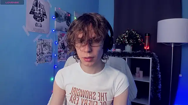 Snapshot of LeoBensyten chatting on November 21, 2025, 3:33 pm LeoBensyten online show from November 21, 2025, 3:33 pm