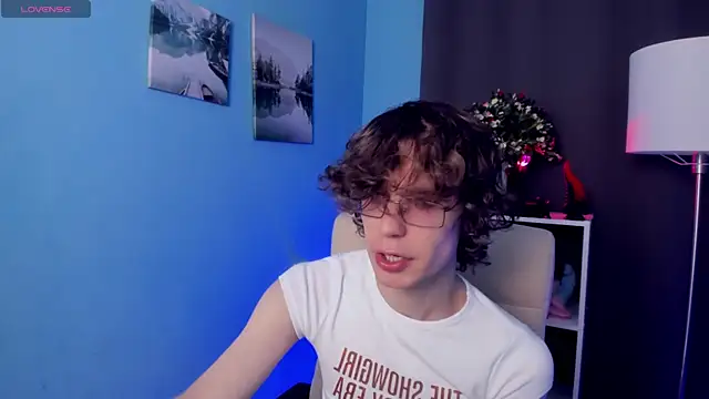 Snapshot of LeoBensyten chatting on November 16, 2025, 4:45 pm LeoBensyten online show from November 16, 2025, 4:45 pm