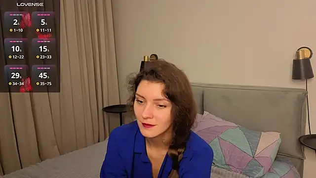 Snapshot of LauraYoungg chatting on November 3, 2025, 7:28 pm LauraYoungg online show from November 3, 2025, 7:28 pm