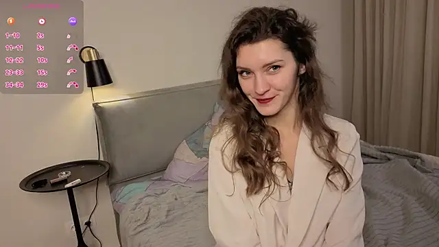 Snapshot of LauraYoungg chatting on November 12, 2025, 8:34 pm LauraYoungg online show from November 12, 2025, 8:34 pm