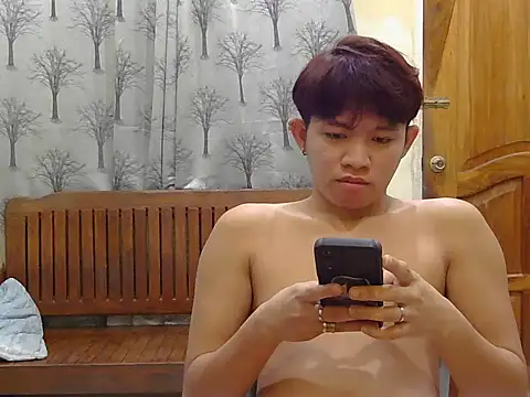 Snapshot of newcummersxx chatting on February 15, 2026, 2:27 pm newcummersxx online show from February 15, 2026, 2:27 pm