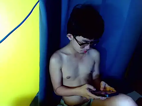 Snapshot of newcummersxx chatting on March 19, 2026, 5:40 am newcummersxx online show from March 19, 2026, 5:40 am