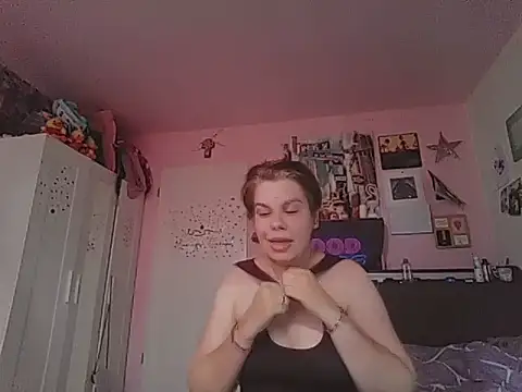 Carolineisback online show from June 18, 2026, 3:28 pm