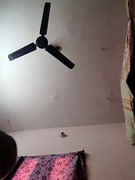 pujapujarrrr online show from November 9, 2025, 5:33 am