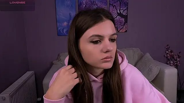 lisa dark  online show from January 18, 2026, 12:08 pm