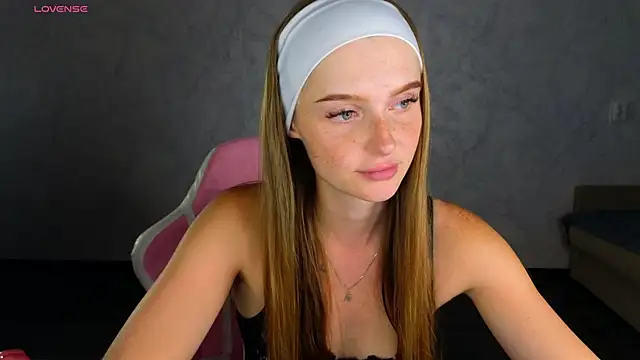 Snapshot of Lovelly_molly1 chatting on July 16, 2026, 4:26 pm Lovelly molly1 online show from July 16, 2026, 4:26 pm