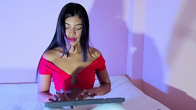 Snapshot of MelissaLuxx chatting on November 18, 2025, 11:13 am MelissaLuxx online show from November 18, 2025, 11:13 am