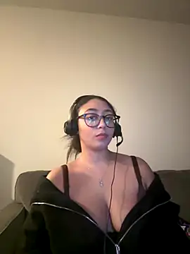 Snapshot of minha_baby chatting on December 18, 2025, 7:13 am minha baby online show from December 18, 2025, 7:13 am