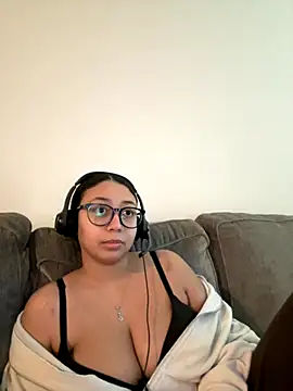 Snapshot of minha_baby chatting on December 4, 2025, 5:56 pm minha baby online show from December 4, 2025, 5:56 pm