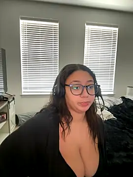 Snapshot of minha_baby chatting on November 2, 2025, 8:25 pm minha baby online show from November 2, 2025, 8:25 pm