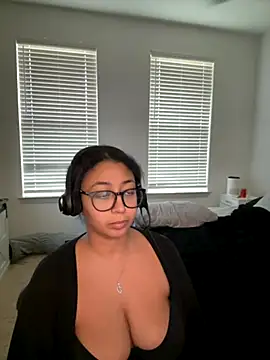 Snapshot of minha_baby chatting on November 15, 2025, 2:21 pm minha baby online show from November 15, 2025, 2:21 pm