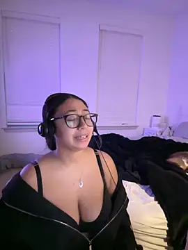 Snapshot of minha_baby chatting on November 28, 2025, 1:00 pm minha baby online show from November 28, 2025, 1:00 pm