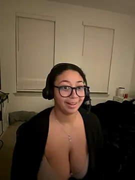 Snapshot of minha_baby chatting on November 14, 2025, 12:25 am minha baby online show from November 14, 2025, 12:25 am