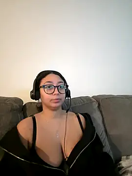 Snapshot of minha_baby chatting on December 3, 2025, 4:50 pm minha baby online show from December 3, 2025, 4:50 pm