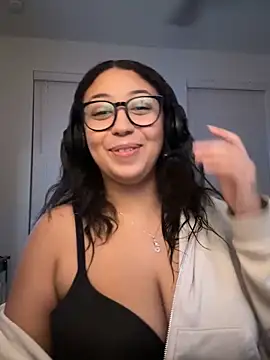 Snapshot of minha_baby chatting on November 9, 2025, 12:36 am minha baby online show from November 9, 2025, 12:36 am