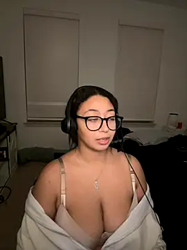 Snapshot of minha_baby chatting on November 13, 2025, 10:30 am minha baby online show from November 13, 2025, 10:30 am