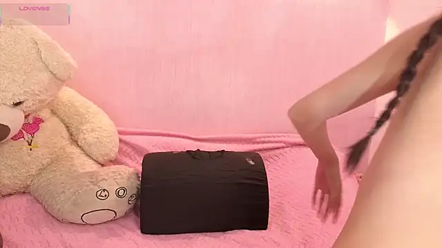 Little arii online show from February 9, 2026, 7:12 pm