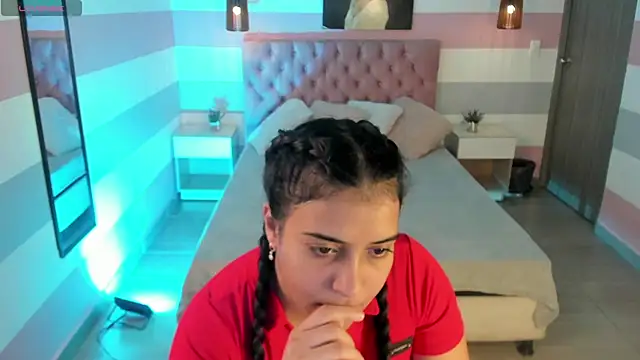 Snapshot of katynavarro chatting on November 7, 2025, 8:46 pm katynavarro online show from November 7, 2025, 8:46 pm