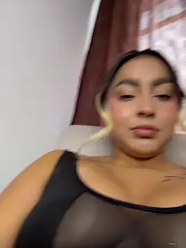 Snapshot of Elina_Hills chatting on July 1, 2026, 1:33 pm Elina Hills online show from July 1, 2026, 1:33 pm