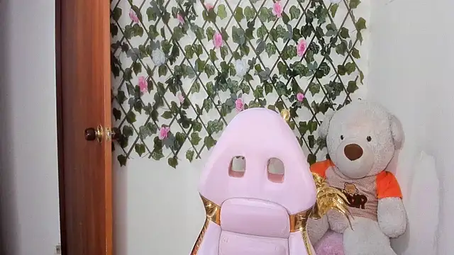 melani ferraraa  online show from November 27, 2025, 7:53 am