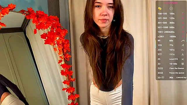 tinyanie online show from November 30, 2025, 6:03 am