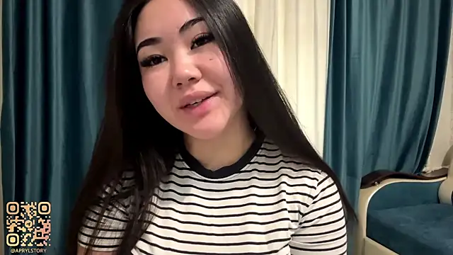 Snapshot of APRYLSUN chatting on November 1, 2025, 2:29 am APRYLSUN online show from November 1, 2025, 2:29 am