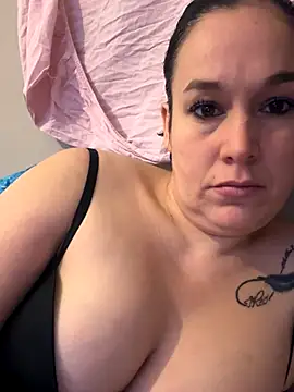 Girlysensuelle online show from November 17, 2025, 8:40 am