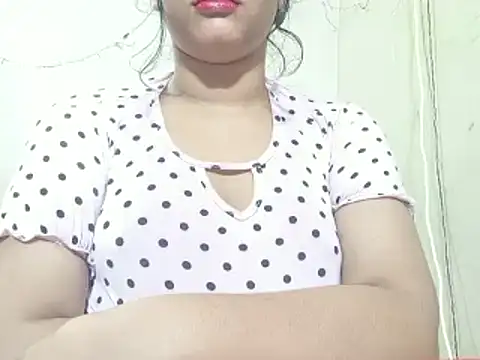 Snapshot of Nancy_queen001 chatting on November 18, 2025, 8:39 am Nancy queen001 online show from November 18, 2025, 8:39 am