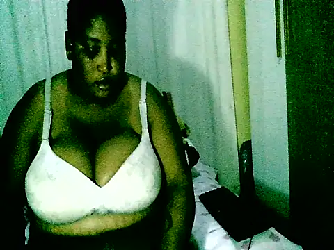 Snapshot of MassiveBoobsxxxx chatting on October 31, 2025, 11:00 pm MassiveBoobsxxxx online show from October 31, 2025, 11:00 pm