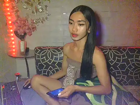 Snapshot of queensilver chatting on December 3, 2025, 3:55 pm queensilver online show from December 3, 2025, 3:55 pm