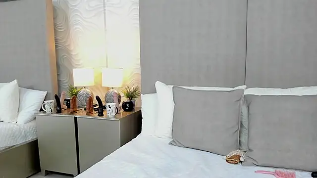 scarlett leblanc  online show from November 27, 2025, 2:06 pm