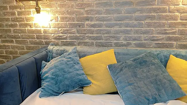 Snapshot of Di_Andra chatting on February 12, 2026, 5:02 pm Di Andra online show from February 12, 2026, 5:02 pm